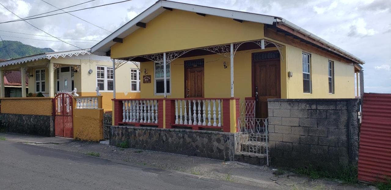 Roseau Hostel & Beach Front Property Exterior photo
